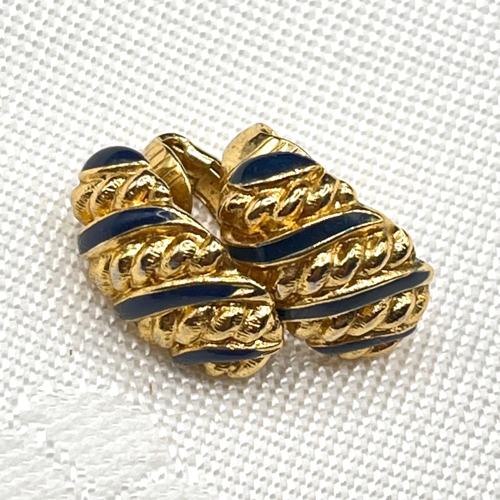 Vintage Crown Trifari Gold Tone Textured Navy Enamel Dainty Clip On Earrings